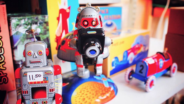 toy robots.jpg toy robots