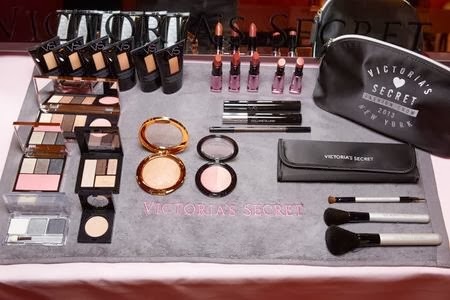 [vic006com-fashion-show-media-kit-2013-vs-makeup-backstage-victorias-secret-hi-res%255B7%255D.jpg]