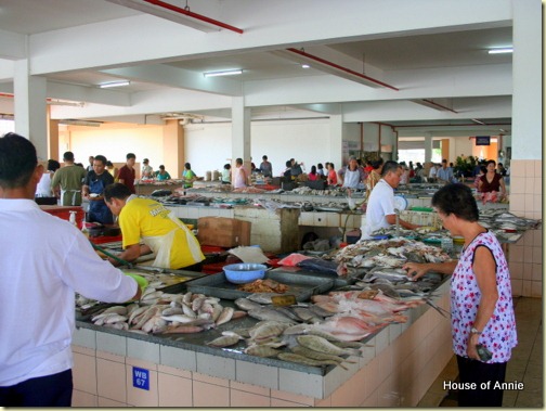 Fish vendors at Stutong Market