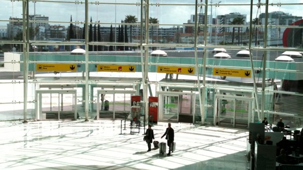 Entrada do metrô no aeroporto de Lisboa