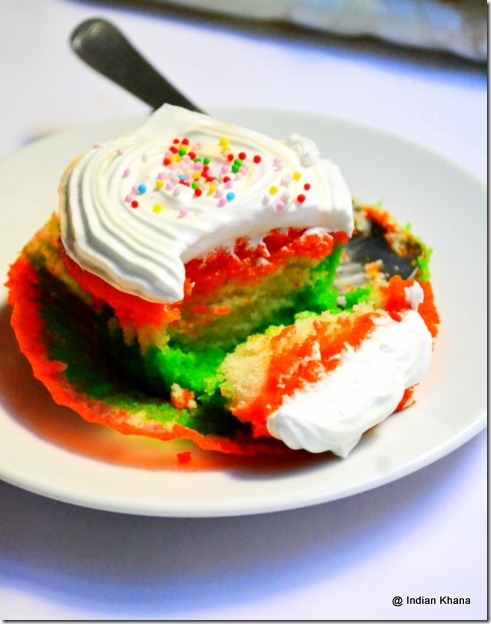 Pandan Vanilla Cupcake with whipped cream icing recipe step vise pics