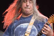 J Mascis
