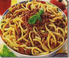 Spaghettoni con ragù alla napoletana