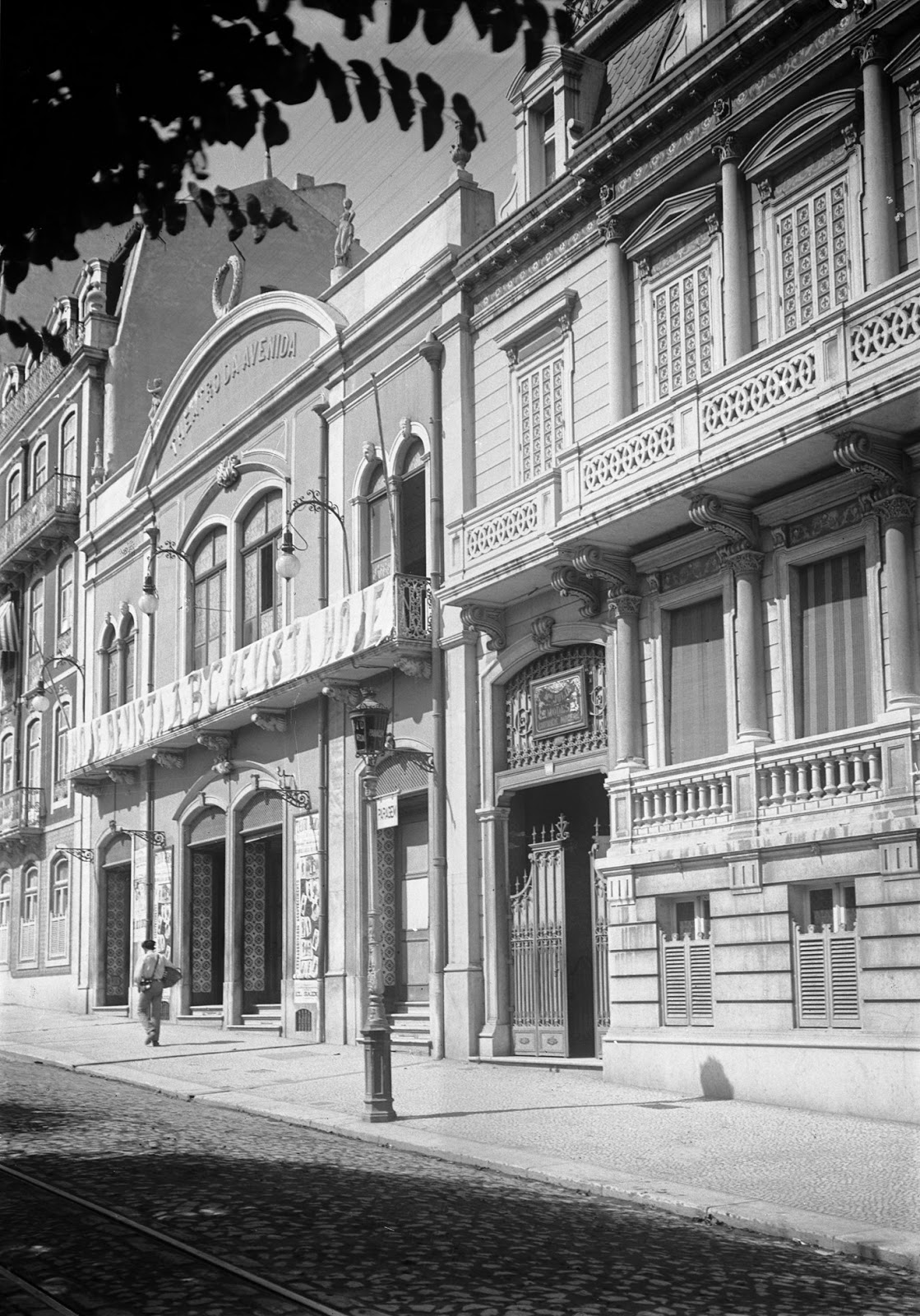 [Teatro-da-Avenida-1912.2.jpg]