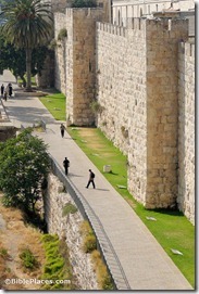 Jerusalem Old City western wall, tb051908285