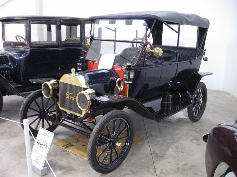 [IMG_4765-1913-Ford-Model-T-Touring-C%255B1%255D.jpg]