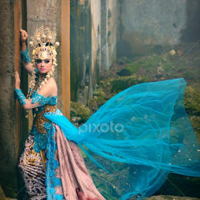 ratu by Adhit Rahmaditia - People Fashion