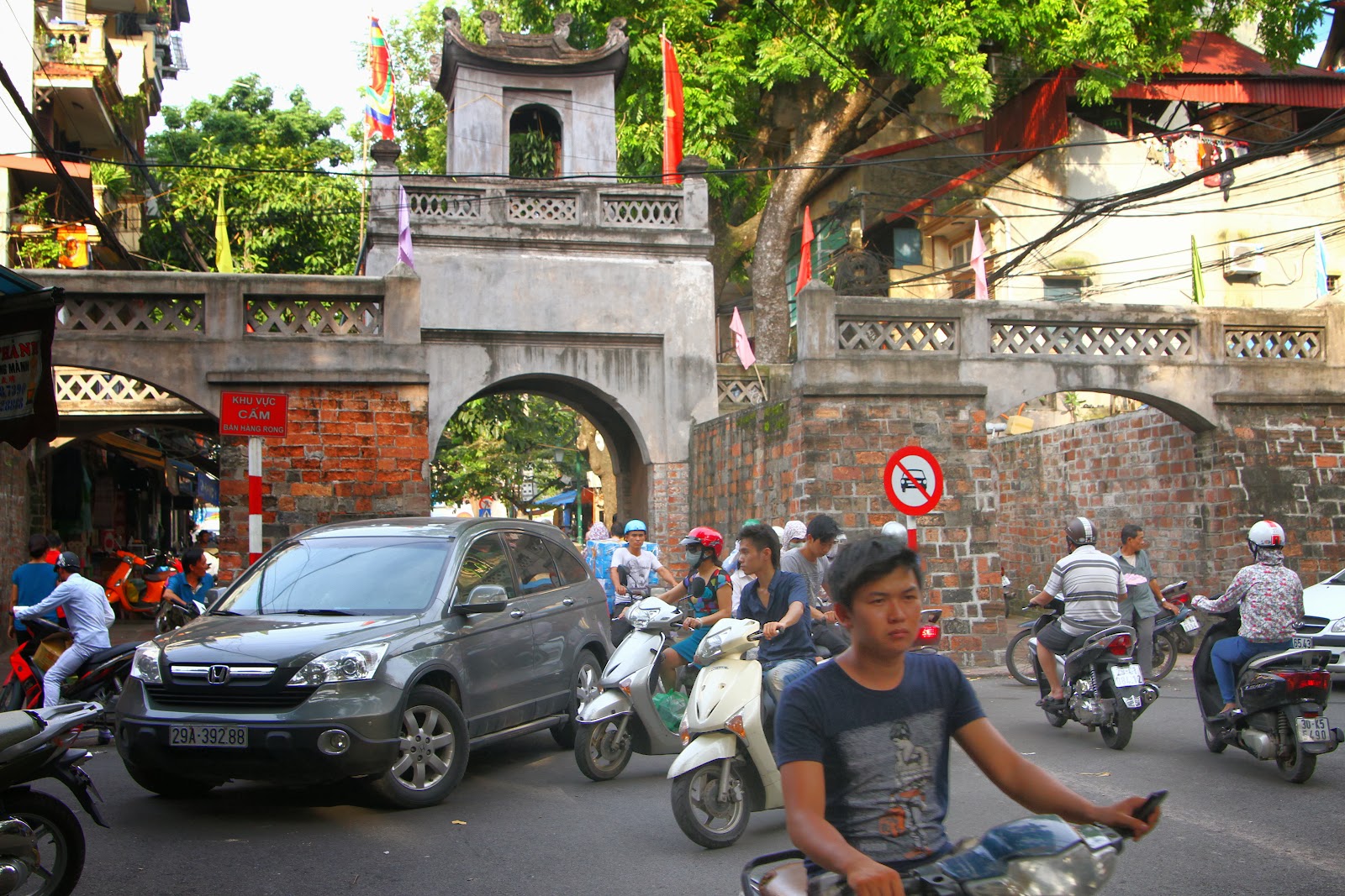 The Travel Book Bye, bye Vietnam