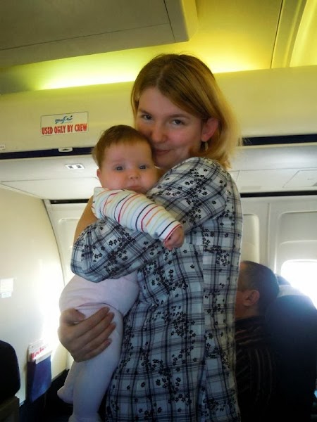 Adriana Cocic: Mini Calatorii in trei. Bebe in avion.