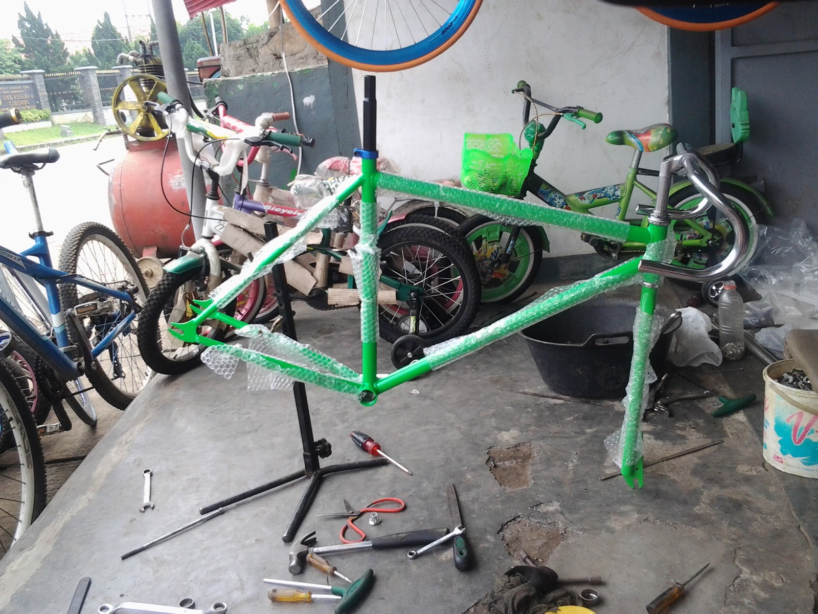 Sepeda Bmx Warna Biru Putih - Sepeda BMX