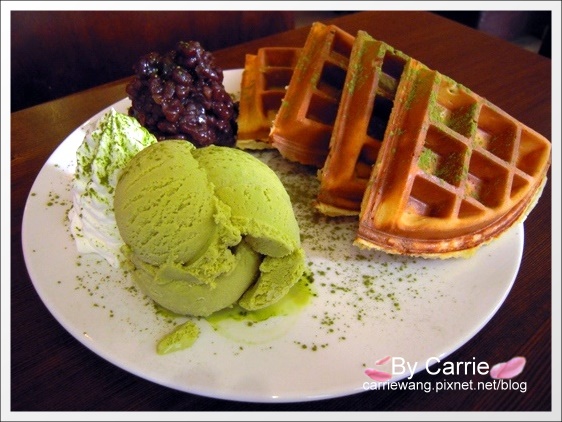 【台中下午茶】橋品氏鬆餅．Charming Waffle Cafe。精明商圈咖啡館