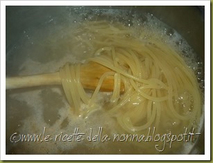 Spaghetti con sugo rosso piccante ai funghi (5)