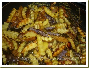 Patate fritte multicolore dell'OrtoLà con la buccia (8)