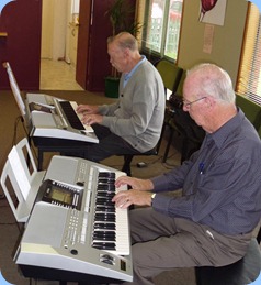 Peter Brophy (foreground) on his Yamaha PSR-910 accompanying Colin Crann on his PSR-710.