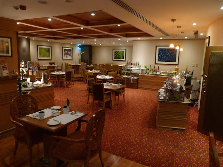 Cazare Dubai: mic dejun Golden Inn