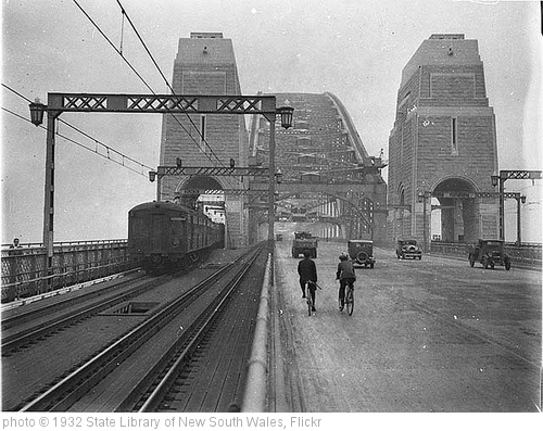 'First cars and trains across Sydney Harbour Bridge, March 1932 / Sam Hood' photo (c) 1932, State Library of New South Wales - license: http://www.flickr.com/commons/usage/