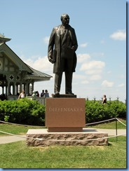 6197 Ottawa - Parliament Buildings grounds - statue of John G. Diefenbaker
