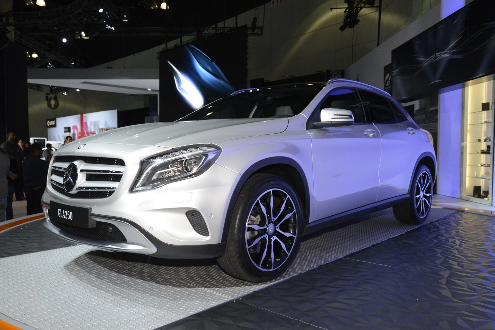 [Mercedes-Benz-GLA-2%255B3%255D.jpg]