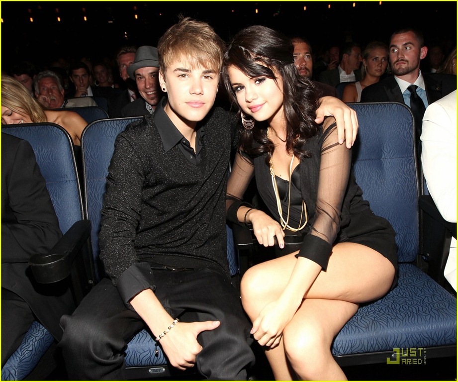 [Justin-Bieber-Selena-Gomez-ESPY-Awards-2011-justin-bieber-23709277-1222-1019%255B6%255D.jpg]