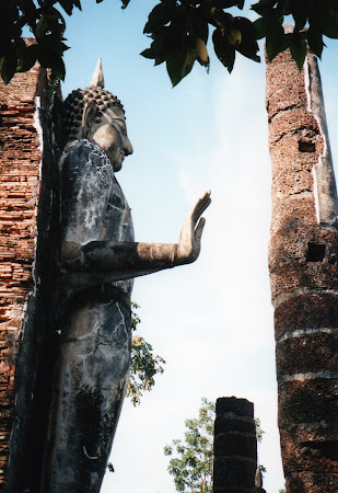 Obiective turistice Sukhothai: statuie Buddha