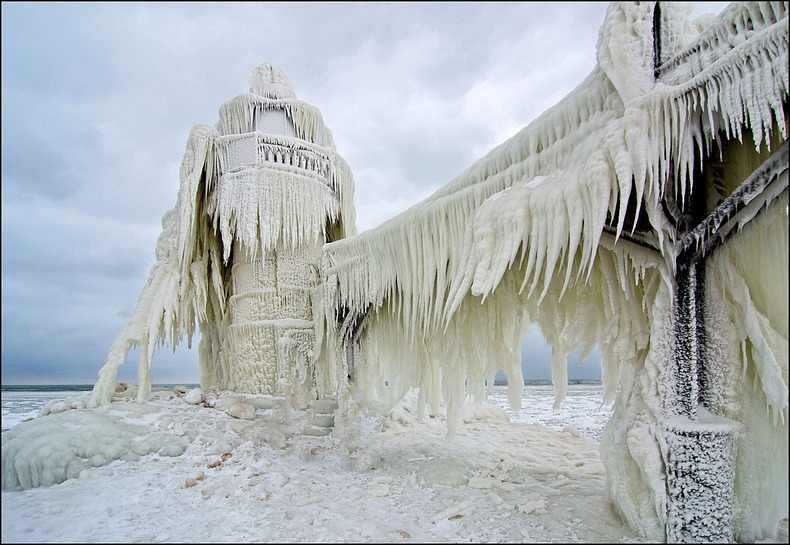 frozen-lighthouses-5