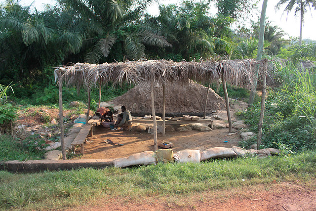 Crude methods of gold extraction can also expose miners to very high levels of lead toxicity. Children gold miners in Nigeria suffer the twin effects of mercury and lead poisoning. Photo: greenfudge.org