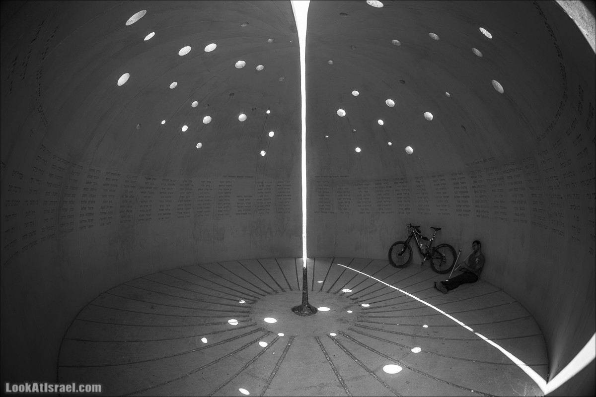 Мемориал бригаде Негев | Monument to the Negev Brigade | אנדרטת חטיבת הנגב | LookAtIsrael.com - Фото путешествия по Израилю