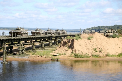Танки испытали мост ИМЖ-500