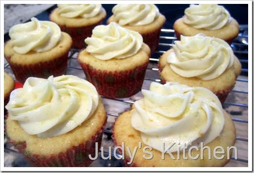 orange cupcakes with or cr ch frosting (4)