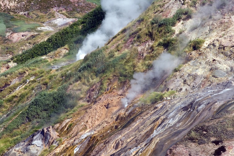 valley-of-geysers-5