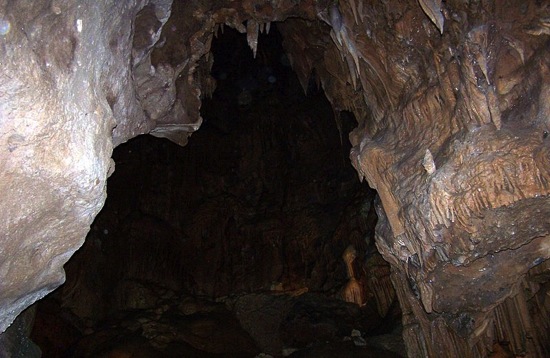 800px Lake Shasta Caverns 2