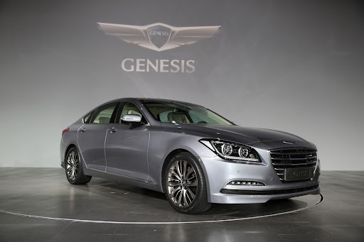 2015-Hyundai-Genesis-01.jpg