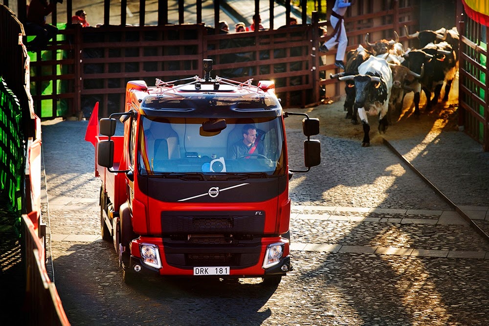 [Volvo-FL-truck-chased-by-bulls-2%255B3%255D.jpg]