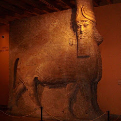 43- Lamassu asirio o genio alado