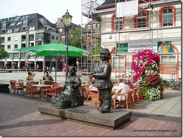 14-Colonia. Estatua en Munzplatz - P9010027