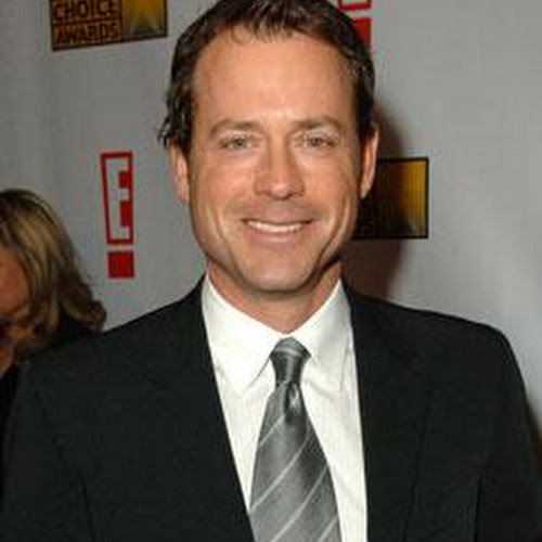 Greg kinnear