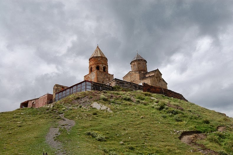 gergeti-trinity-church-3 gergeti-trinity-church-3