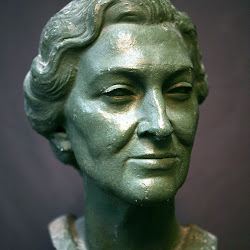 r-ANA-HUNTINGTON.jpg