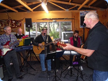 A jam session with L to R: Brian Gunson, Peter Brophy, Gavin Prentice (Break Thru), Phyllis Prentice (Break Thru), and Kevin Johnston. At one stage the band grew to 7 including Errol Storey on keyboard and Peter Littlejohn on keyboard but out of photo.
