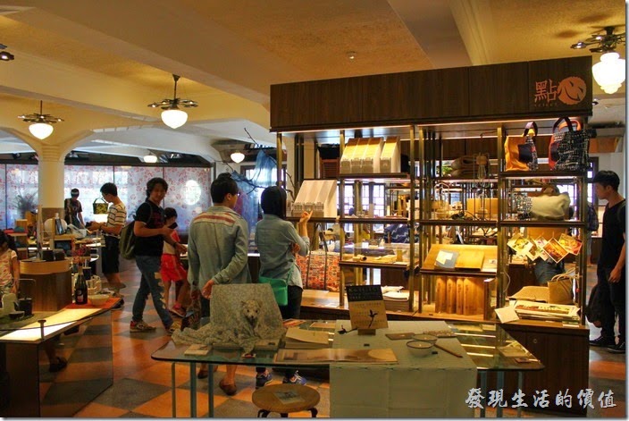 台南-林百貨重新開幕。台南林百貨二樓的陳列。