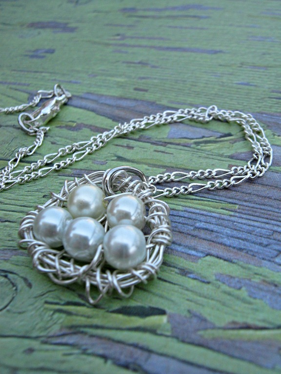 [egg-nest-necklace4.jpg]