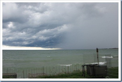 20110810_rain-coming-over-lake_001