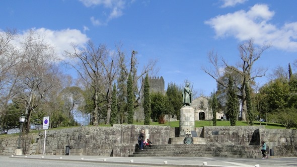 Capela de São Miguel e Castelo de Guimarães