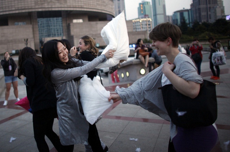 pillow-fight-2012-2 pillow-fight-2012-2