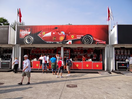 08. Magazin Formula 1 Ferrari.JPG