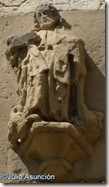 San Pedro de Lizarra - santo sobre la puerta