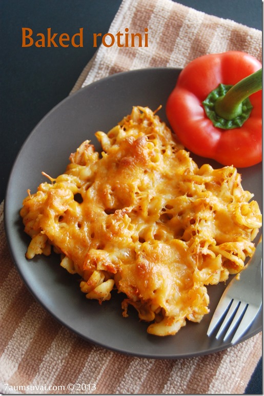 Baked rotini with red pepper sauce