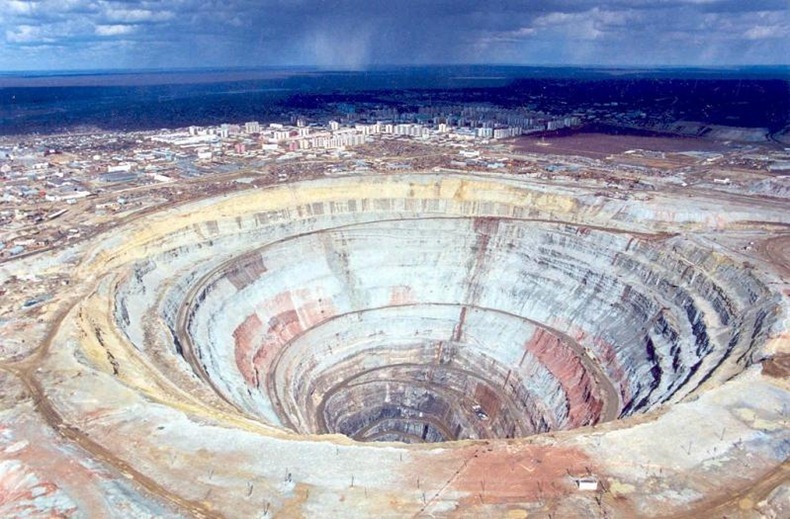 Abandoned Mir Diamond Mine in Russia | Amusing Planet