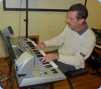 Peter Littlejohn playing the Tyros 4. Photo courtesy of Colleen Kerr