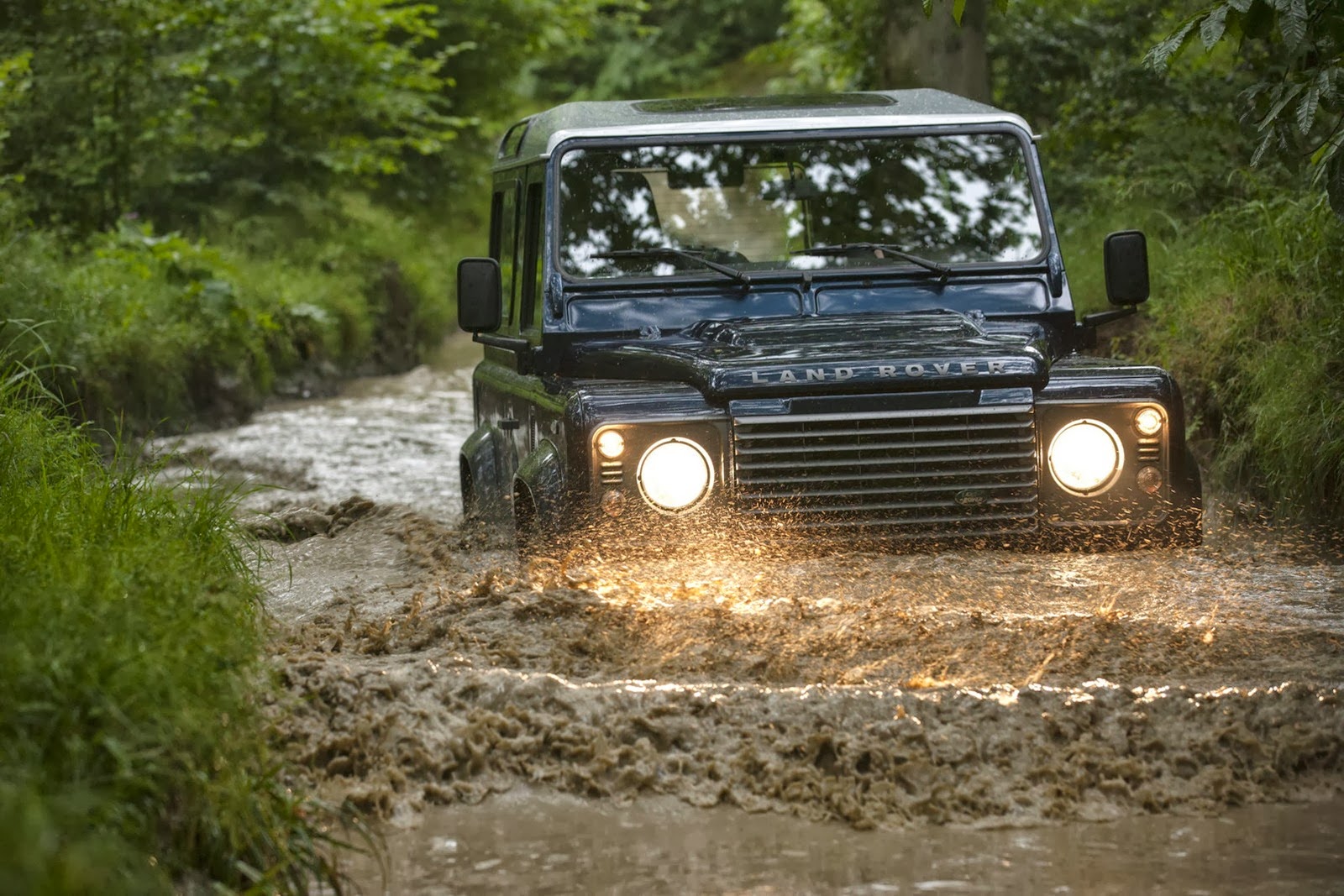 [Land-Rover-Defender-11%255B2%255D.jpg]